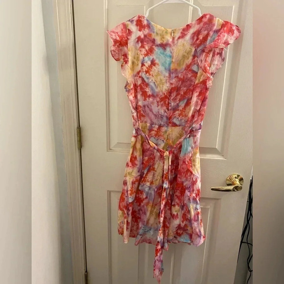 The Mint Julep Boutique v neck tie Dye mini Dress size small-hardly worn - Picture 2 of 3
